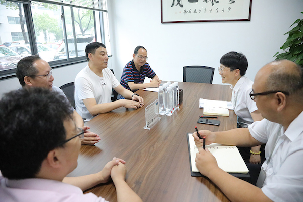 区社区培训学院院长慕名来77779193永利探讨校企合作